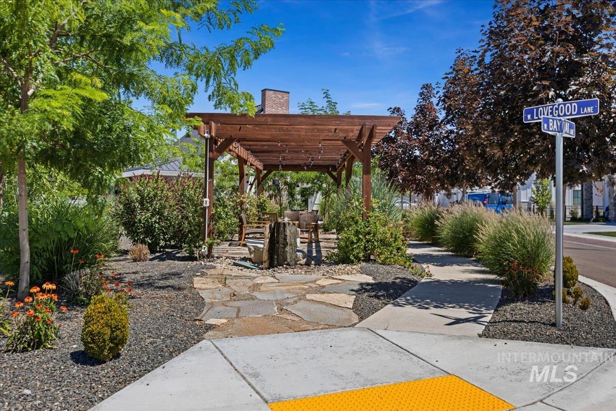 4299 W Bay Oak Ln, Meridian, Idaho 83646, 3 Bedrooms, 2.5 Bathrooms, Residential Income For Sale, Price $649,333, 98963864
