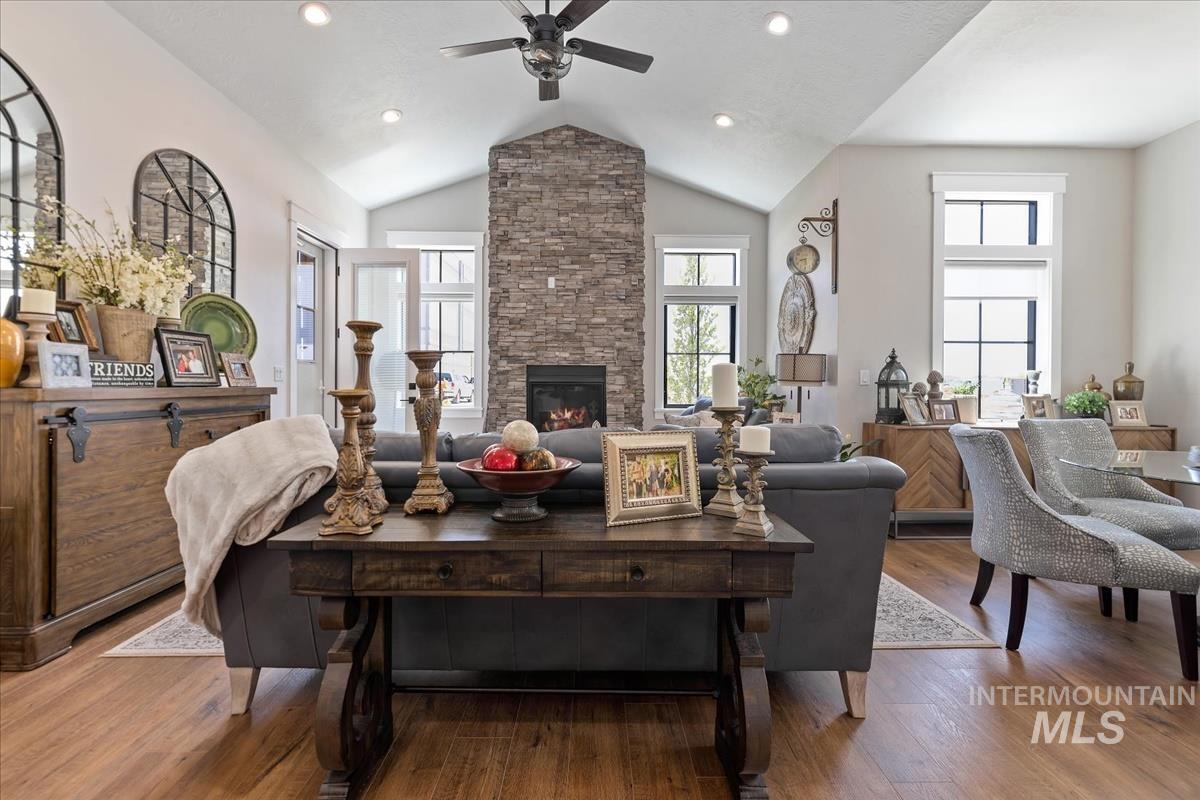 4299 W Bay Oak Ln, Meridian, Idaho 83646, 3 Bedrooms, 2.5 Bathrooms, Residential Income For Sale, Price $649,333, 98963864