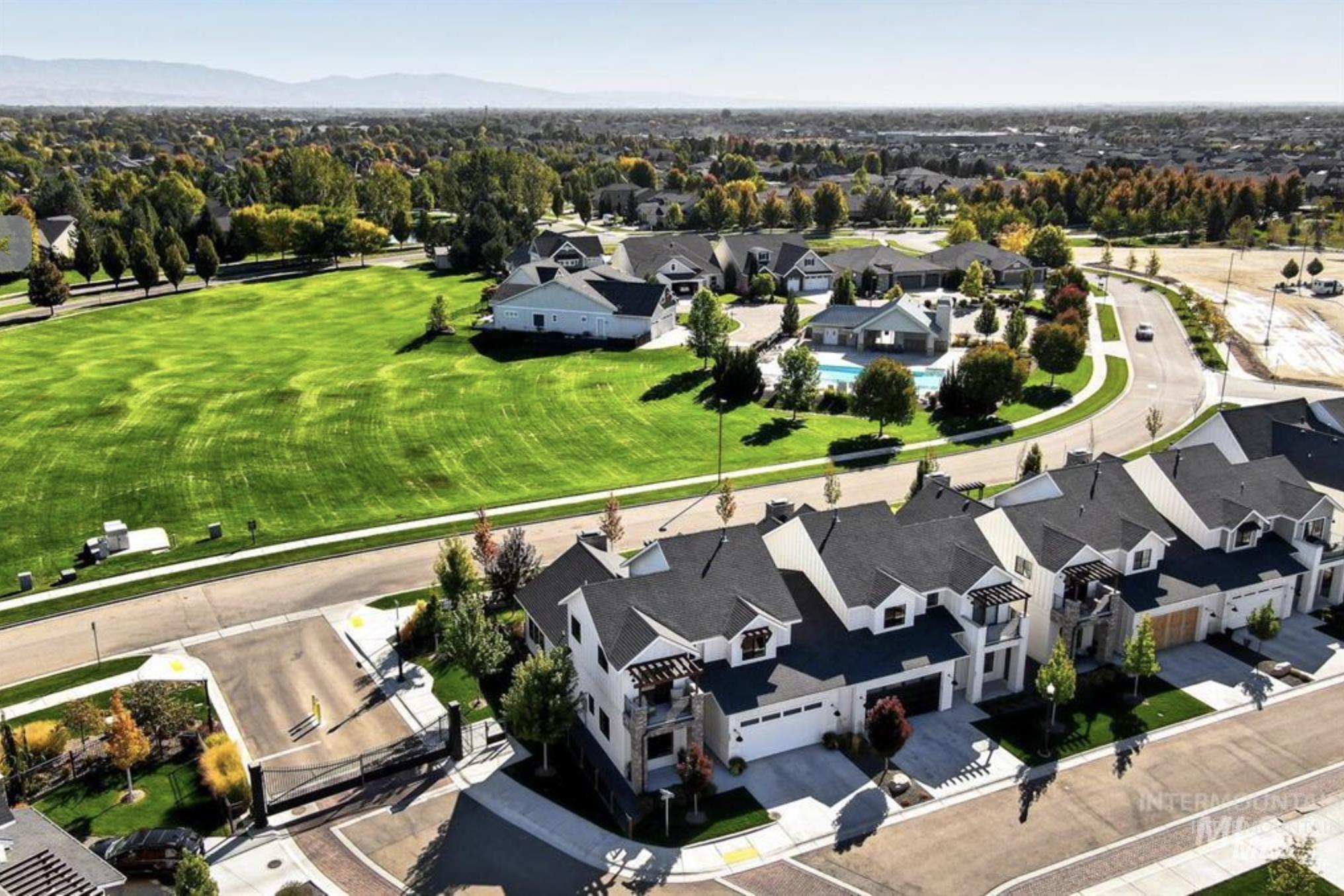 4299 W Bay Oak Ln, Meridian, Idaho 83646, 3 Bedrooms, 2.5 Bathrooms, Residential Income For Sale, Price $649,333, 98963864