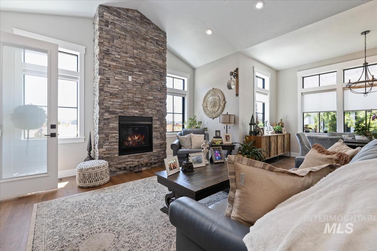 4299 W Bay Oak Ln, Meridian, Idaho 83646, 3 Bedrooms, 2.5 Bathrooms, Residential Income For Sale, Price $649,333, 98963864
