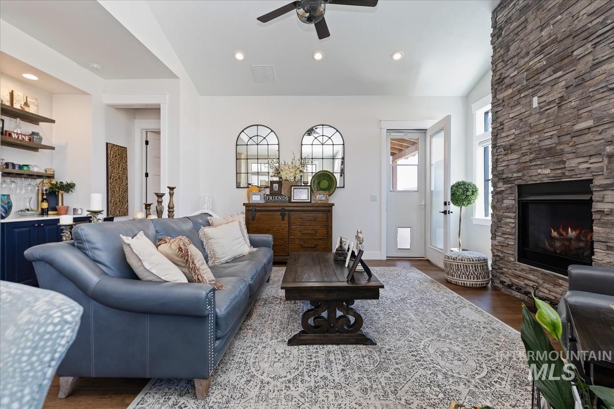 4299 W Bay Oak Ln, Meridian, Idaho 83646, 3 Bedrooms, 2.5 Bathrooms, Residential Income For Sale, Price $649,333, 98963864