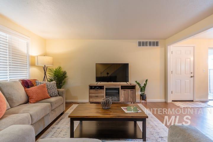 3201 W Cherry Ln, Boise, Idaho 83705, 3 Bedrooms, 1.5 Bathrooms, Residential Income For Sale, Price $375,000, 98963918