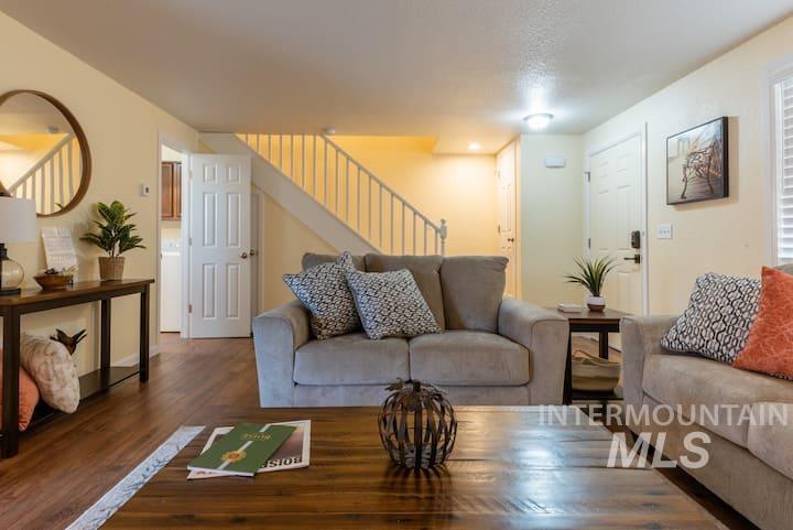 3201 W Cherry Ln, Boise, Idaho 83705, 3 Bedrooms, 1.5 Bathrooms, Residential Income For Sale, Price $375,000, 98963918