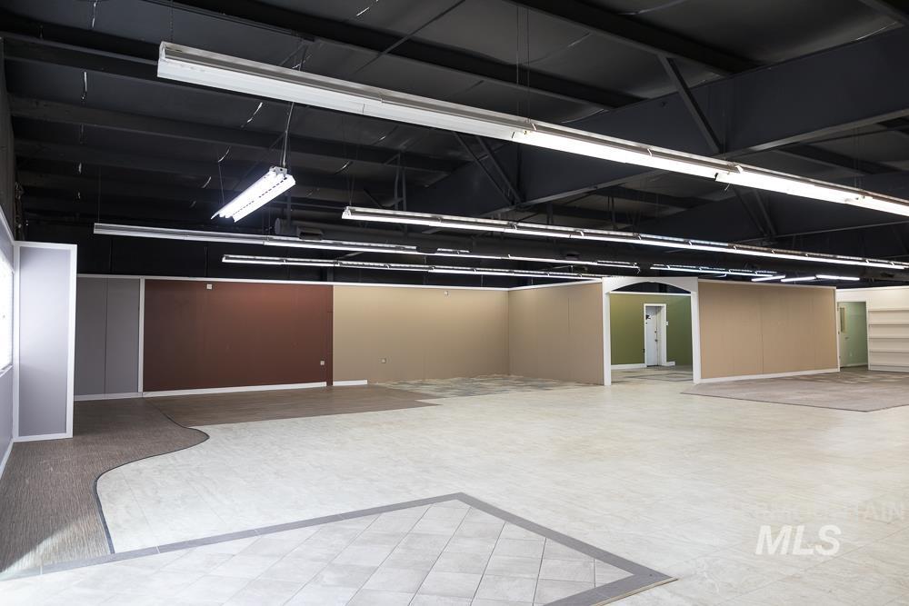 680 SE 13th St, Ontario, Oregon 97914, 4 Rooms, Business/Commercial For Sale, Price $575,000, 98964029