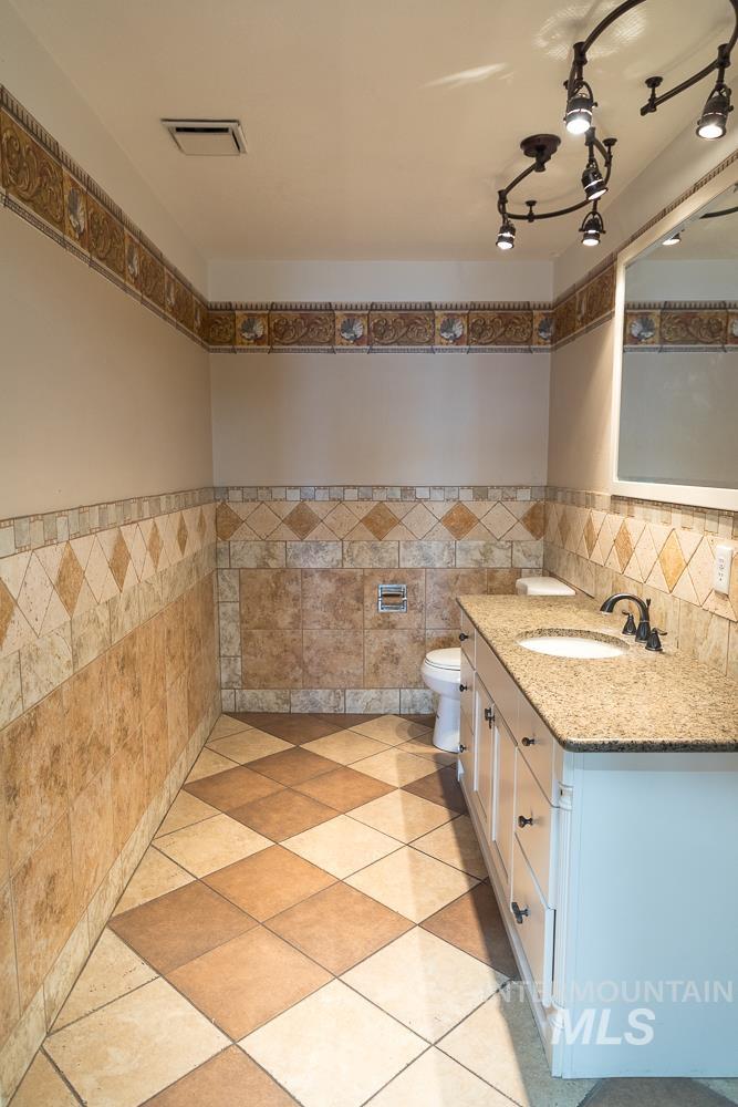 680 SE 13th St, Ontario, Oregon 97914, 4 Rooms, Business/Commercial For Sale, Price $575,000, 98964029