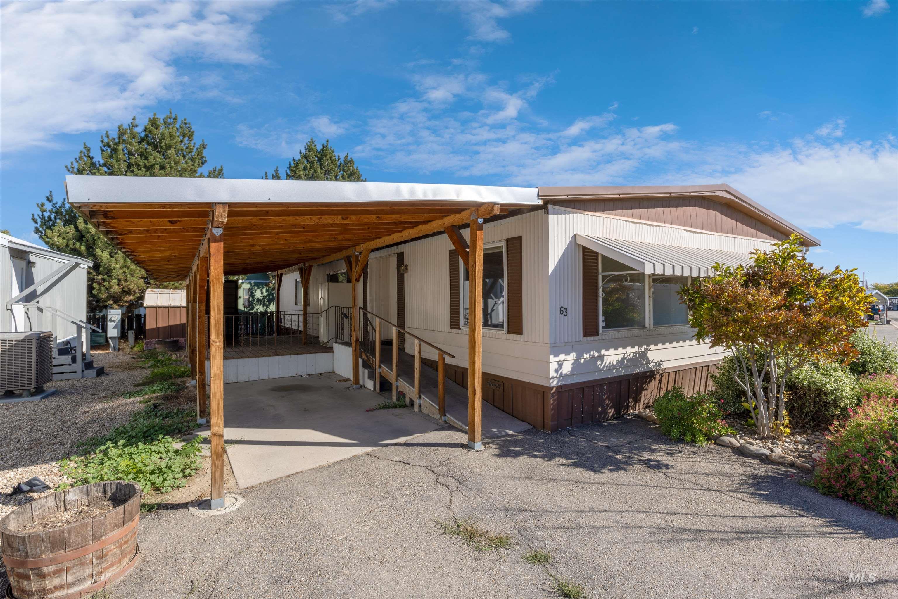 View of front of house featuring a carport and driveway