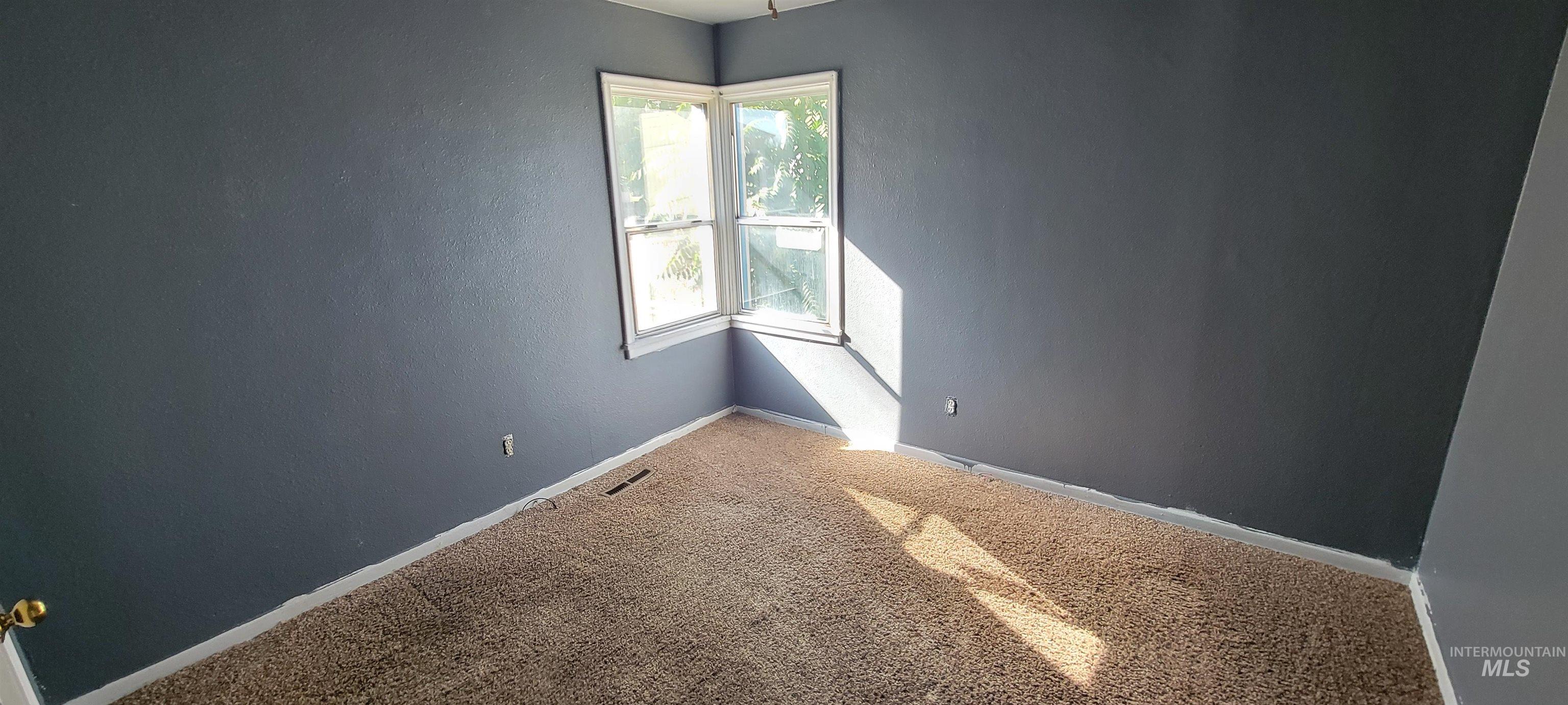 524 8th st, Clarkston, Washington 99403, 4 Bedrooms, 2 Bathrooms, Residential For Sale, Price $215,000, 98964137