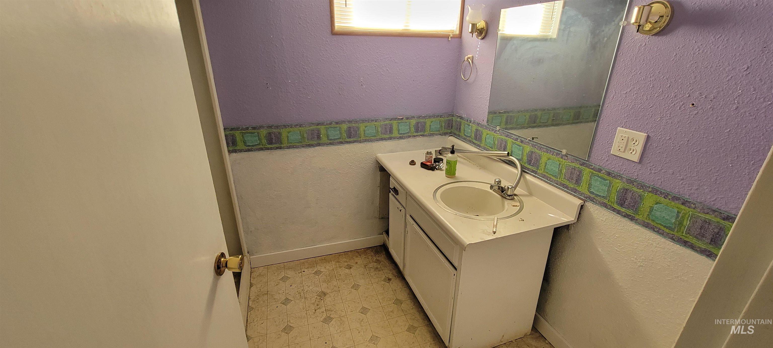 524 8th st, Clarkston, Washington 99403, 4 Bedrooms, 2 Bathrooms, Residential For Sale, Price $215,000, 98964137