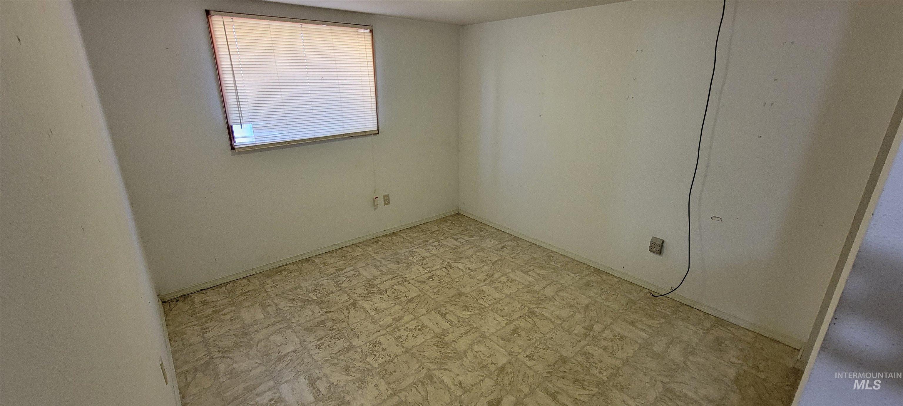 524 8th st, Clarkston, Washington 99403, 4 Bedrooms, 2 Bathrooms, Residential For Sale, Price $215,000, 98964137