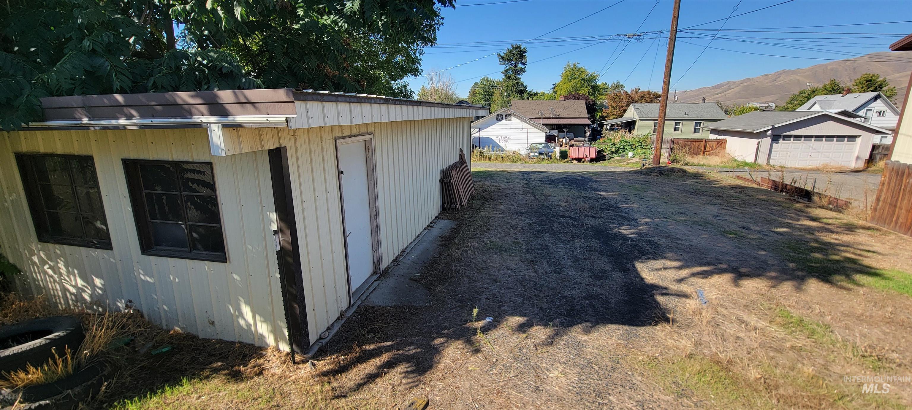 524 8th st, Clarkston, Washington 99403, 4 Bedrooms, 2 Bathrooms, Residential For Sale, Price $215,000, 98964137