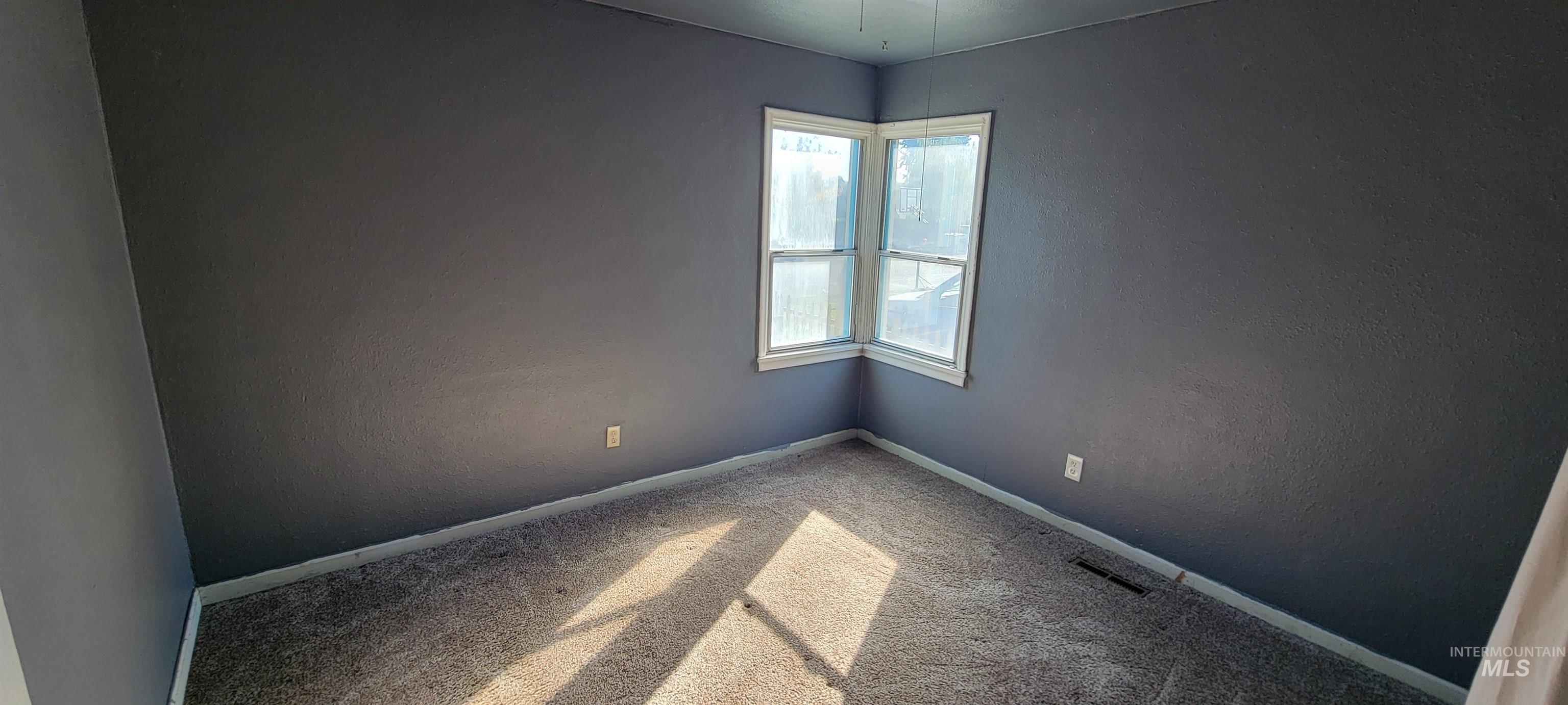 524 8th st, Clarkston, Washington 99403, 4 Bedrooms, 2 Bathrooms, Residential For Sale, Price $215,000, 98964137