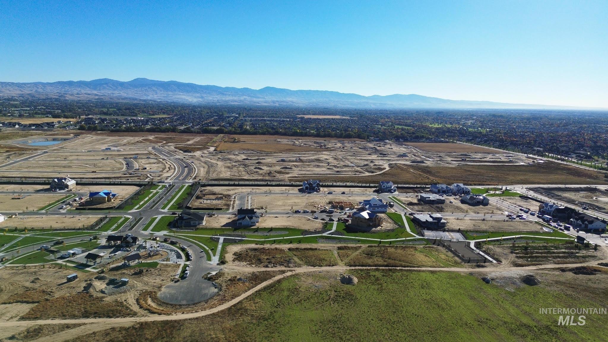 Aerial view of property's location featuring mountains