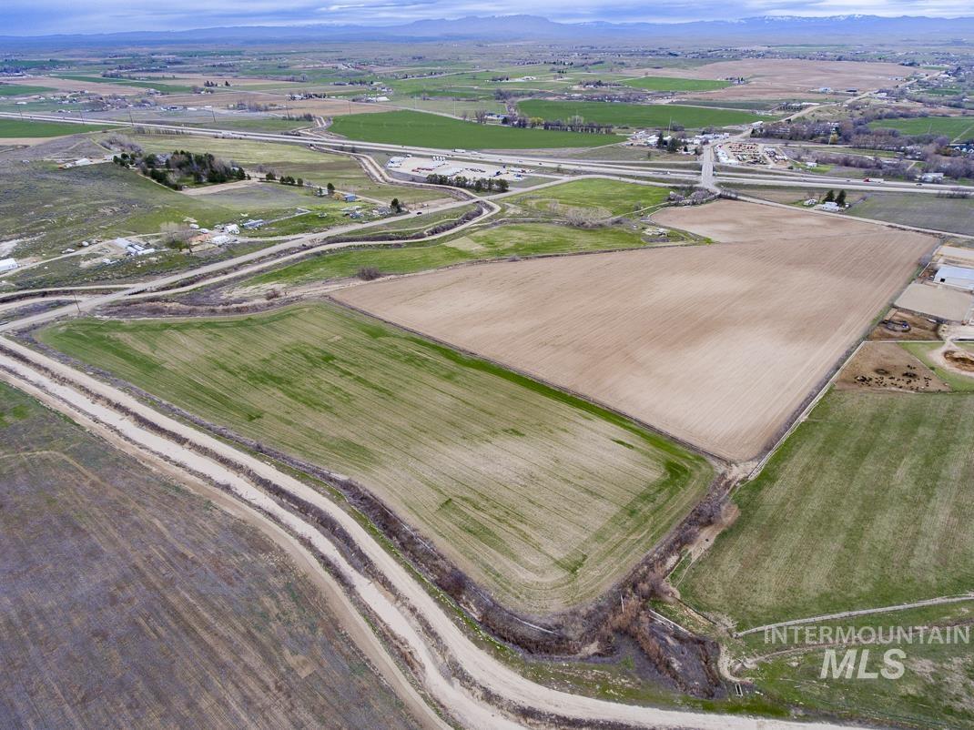 Aerial view of property's location featuring mountains