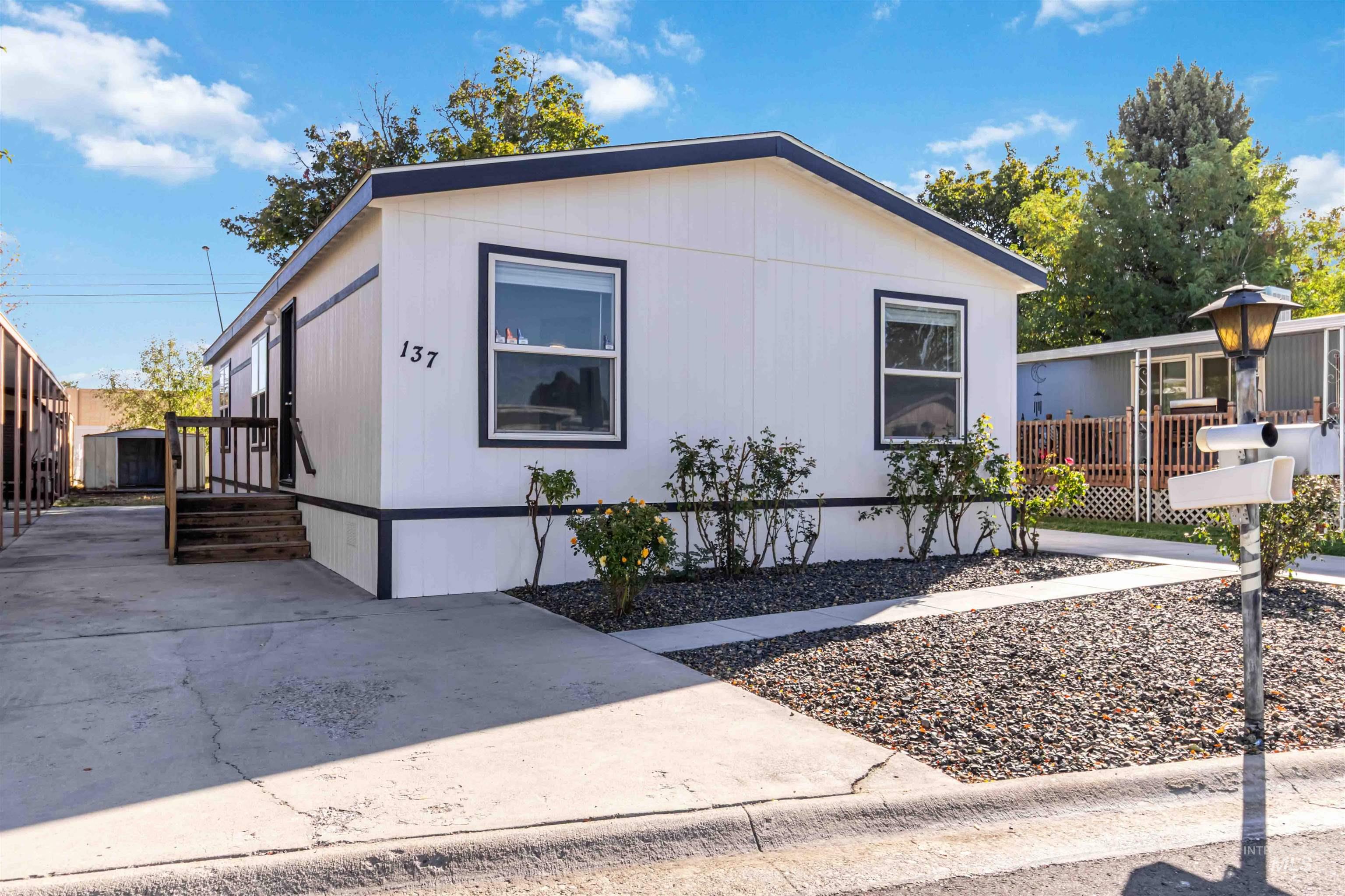 View of manufactured / mobile home