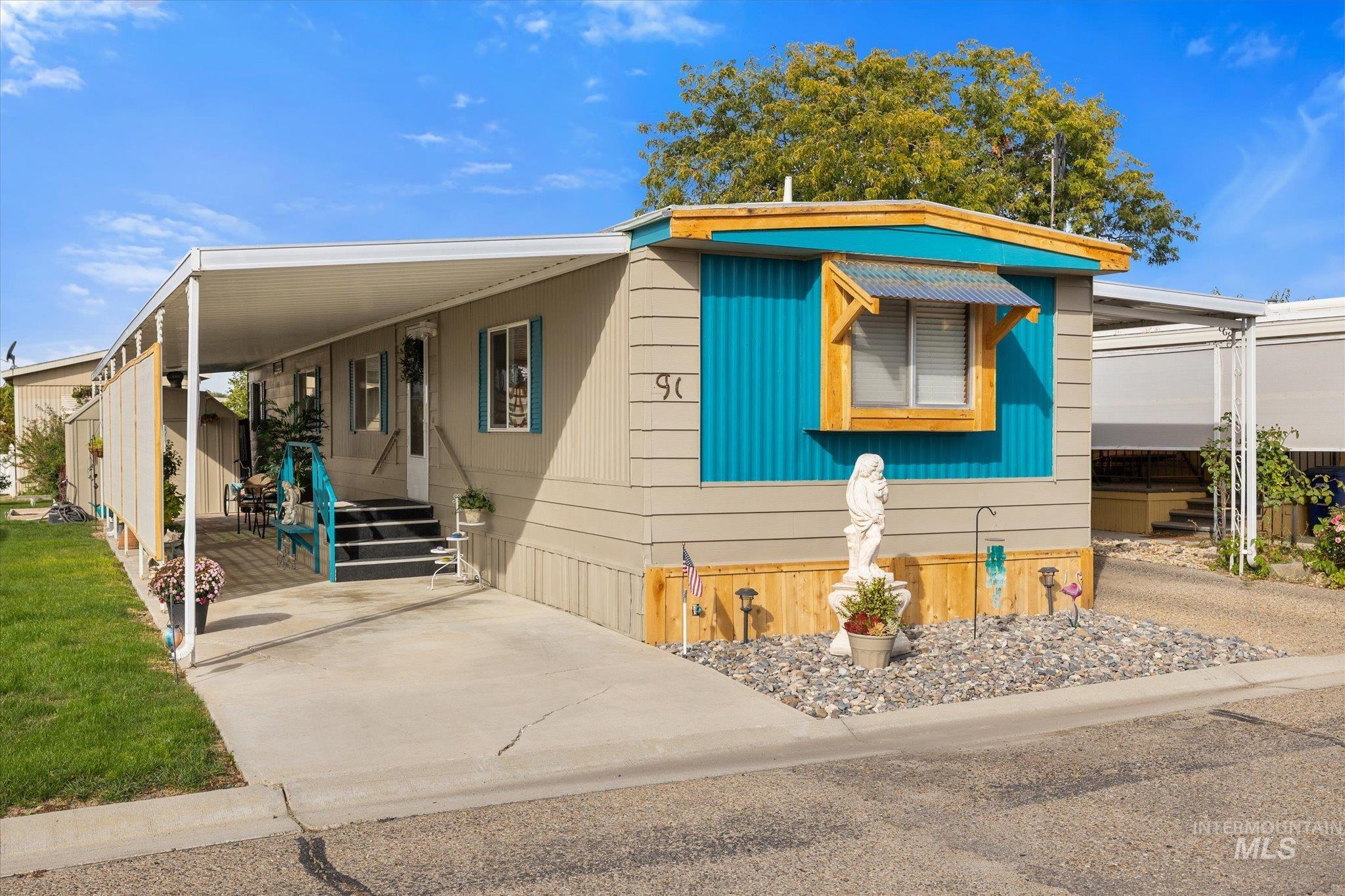 Manufactured / mobile home with a carport and covered porch