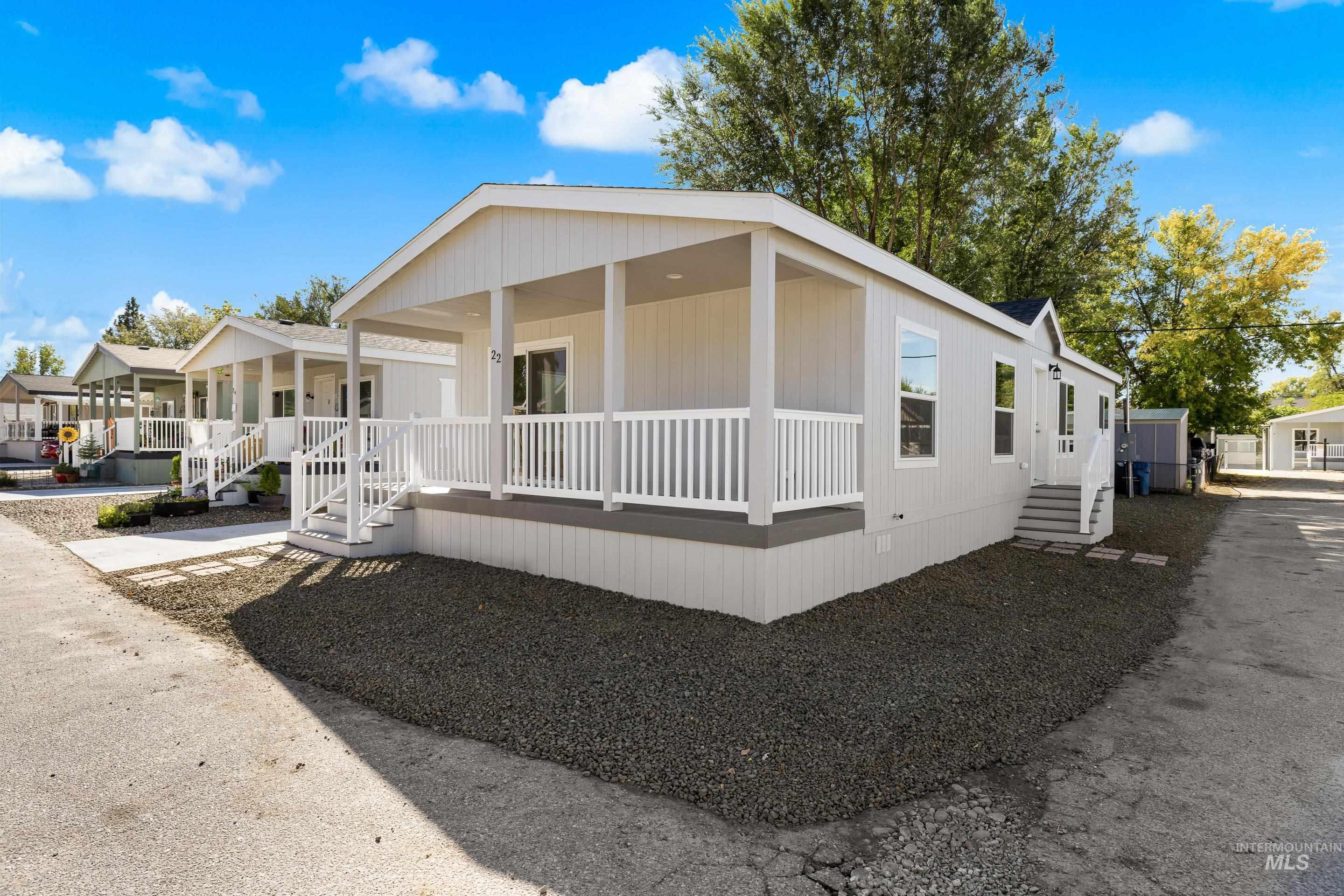 Manufactured / mobile home featuring a large porch and a residential view