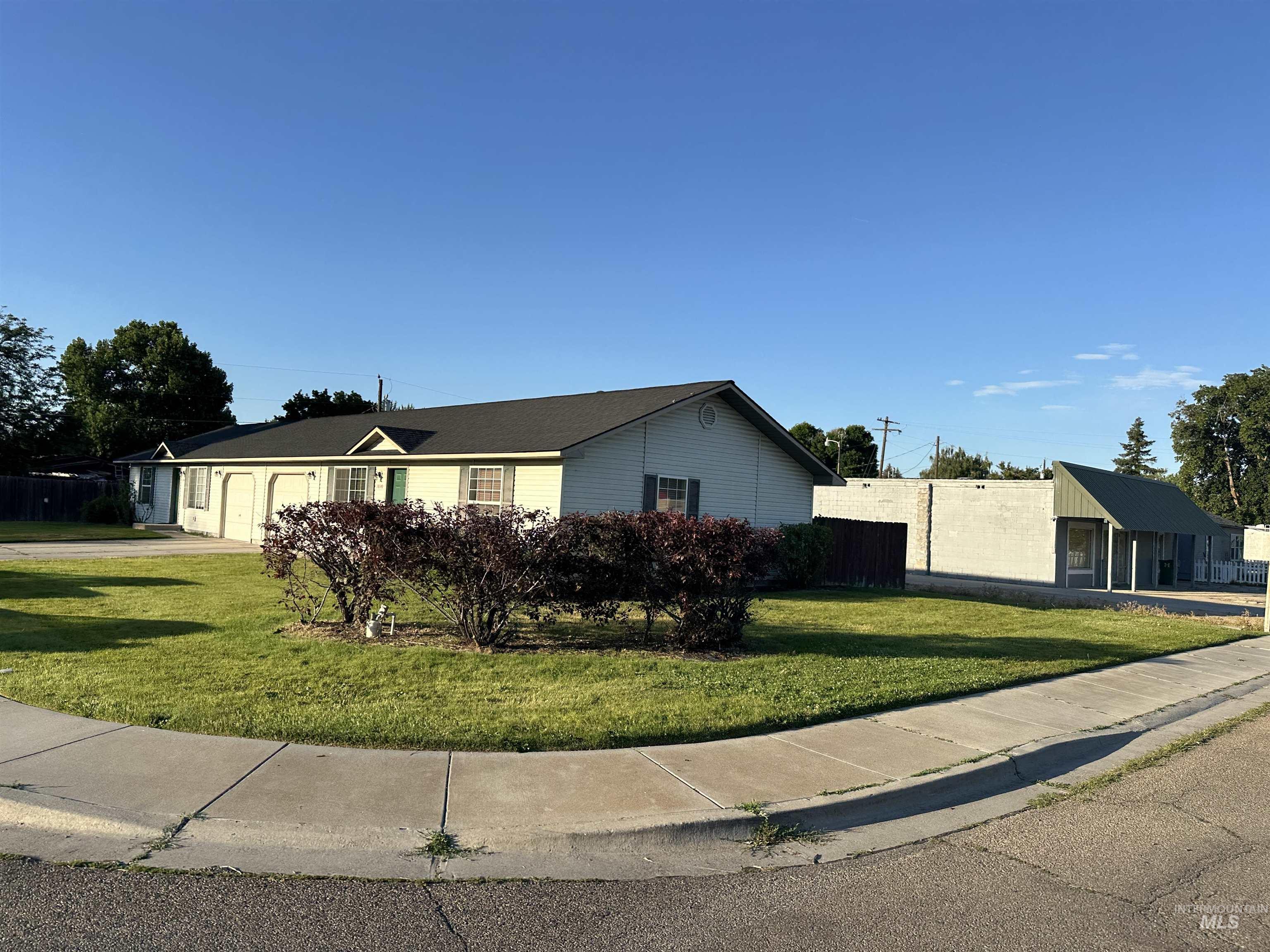 View of front of house featuring a garage and driveway