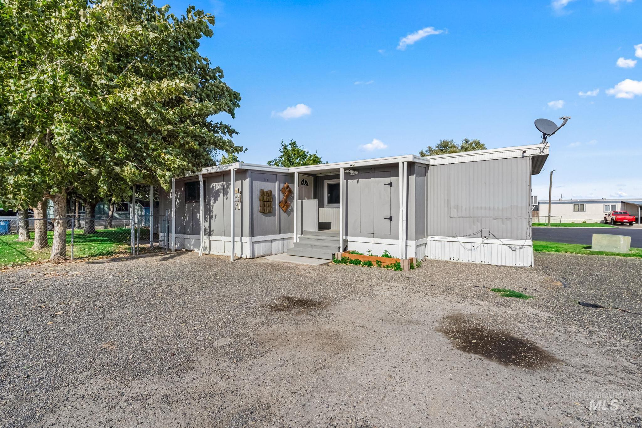 Manufactured / mobile home with a sunroom