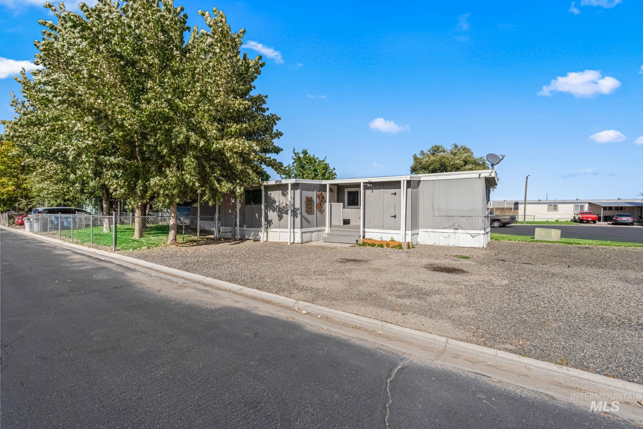 Manufactured / mobile home featuring entry steps
