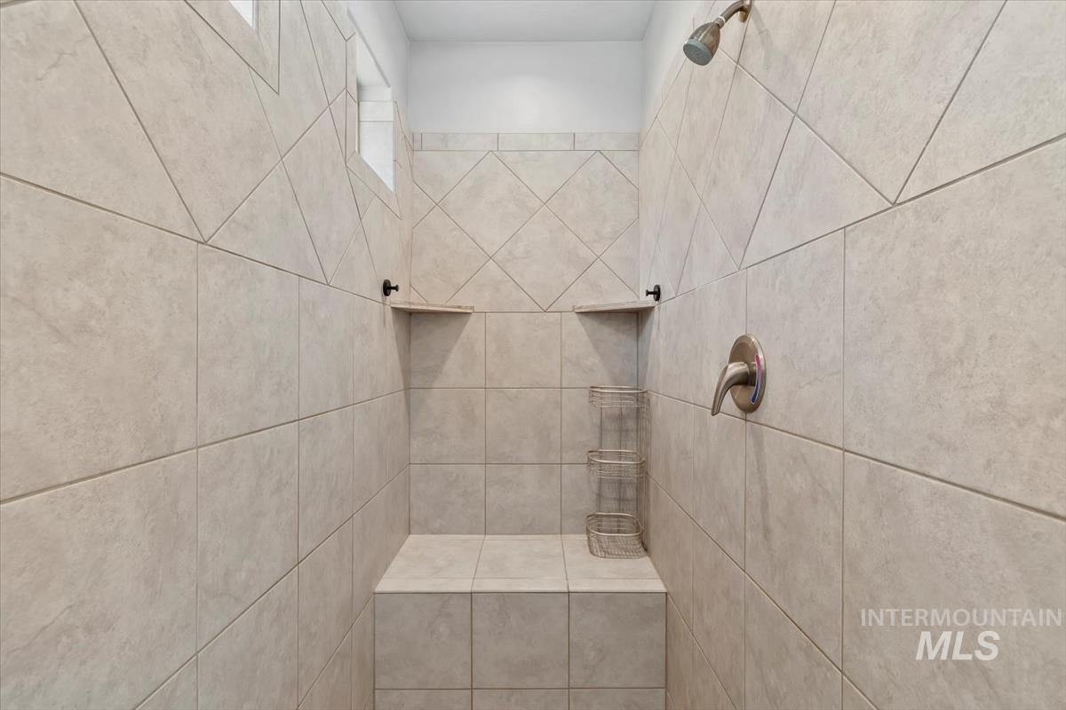 Bathroom featuring a tile shower