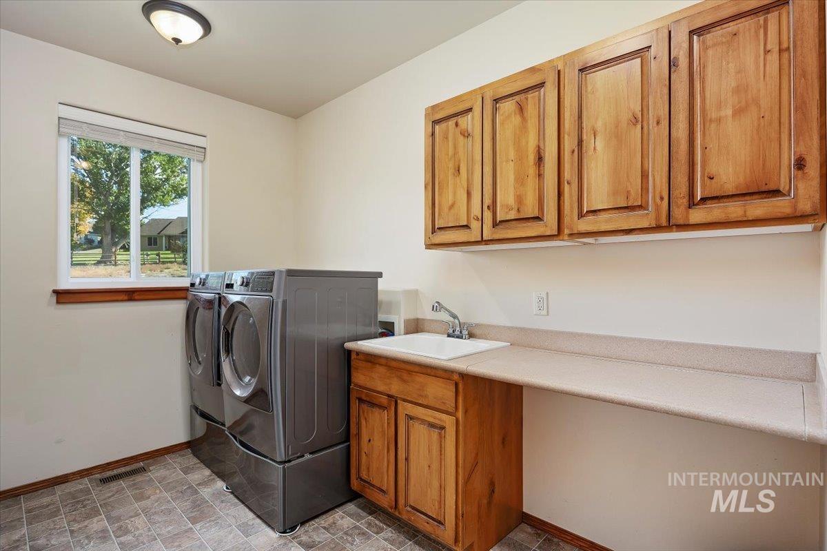 4477 Silver Lakes Ct, Buhl, Idaho 83316, 3 Bedrooms, 2.5 Bathrooms, Residential For Sale, Price $665,000, 98964573