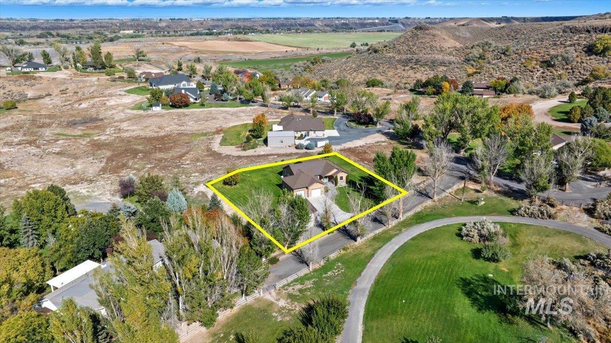 4477 Silver Lakes Ct, Buhl, Idaho 83316, 3 Bedrooms, 2.5 Bathrooms, Residential For Sale, Price $665,000, 98964573