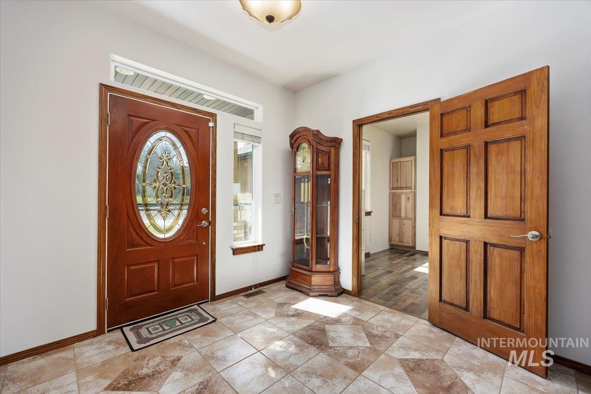 4477 Silver Lakes Ct, Buhl, Idaho 83316, 3 Bedrooms, 2.5 Bathrooms, Residential For Sale, Price $665,000, 98964573