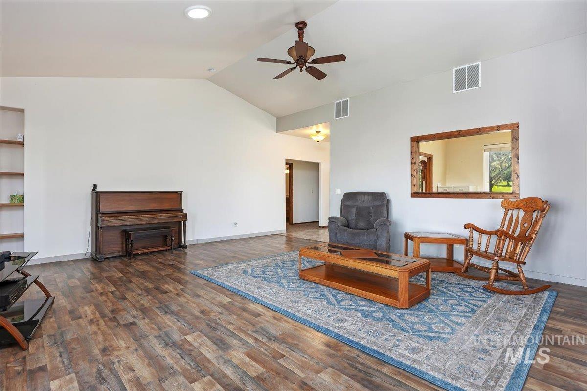 4477 Silver Lakes Ct, Buhl, Idaho 83316, 3 Bedrooms, 2.5 Bathrooms, Residential For Sale, Price $665,000, 98964573