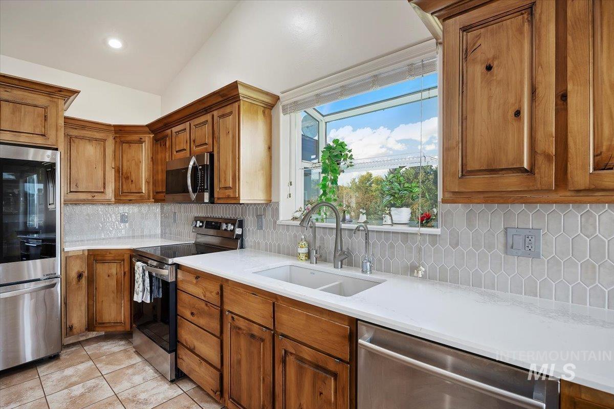 4477 Silver Lakes Ct, Buhl, Idaho 83316, 3 Bedrooms, 2.5 Bathrooms, Residential For Sale, Price $665,000, 98964573