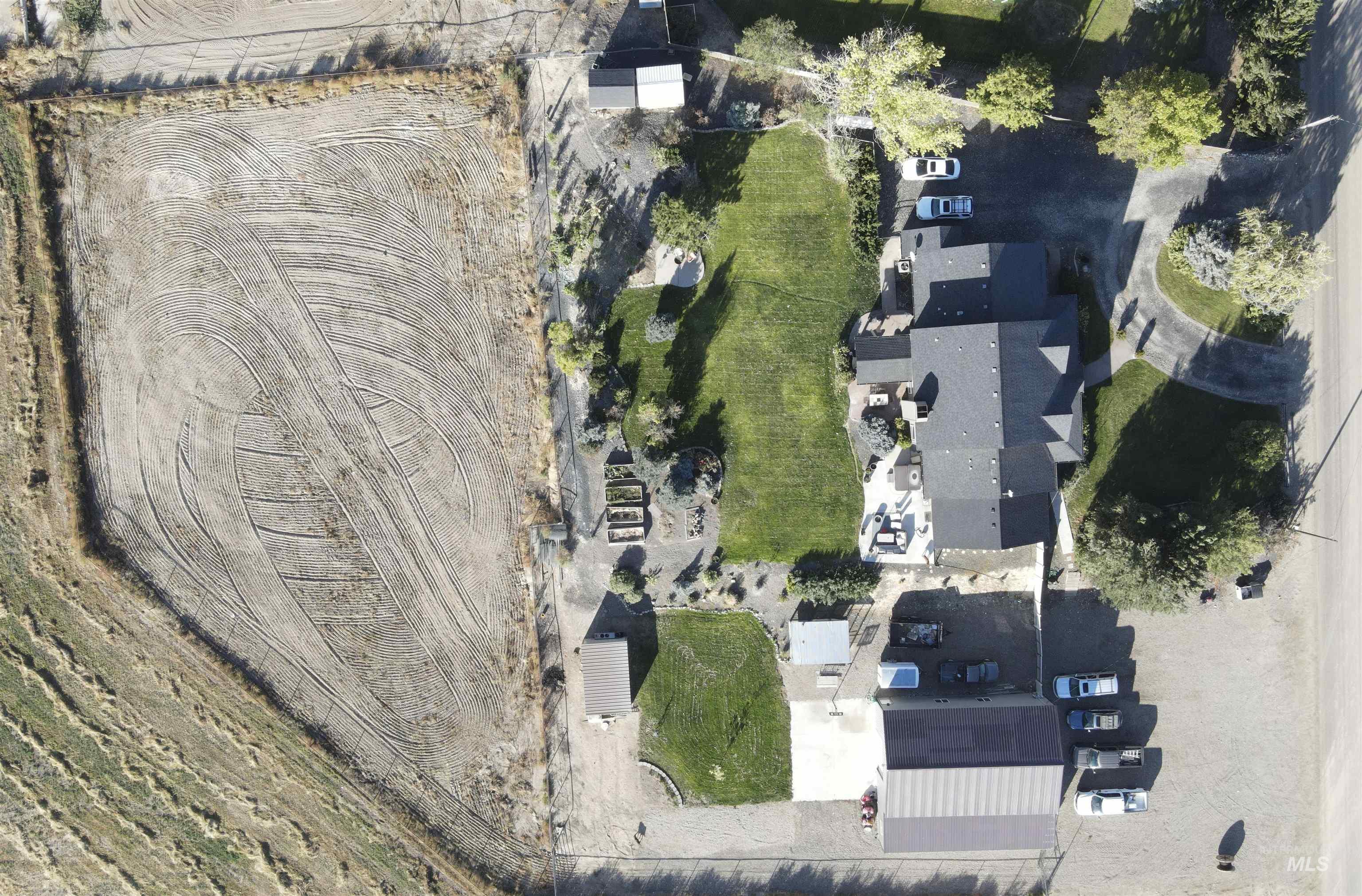 Aerial view of property and surrounding area