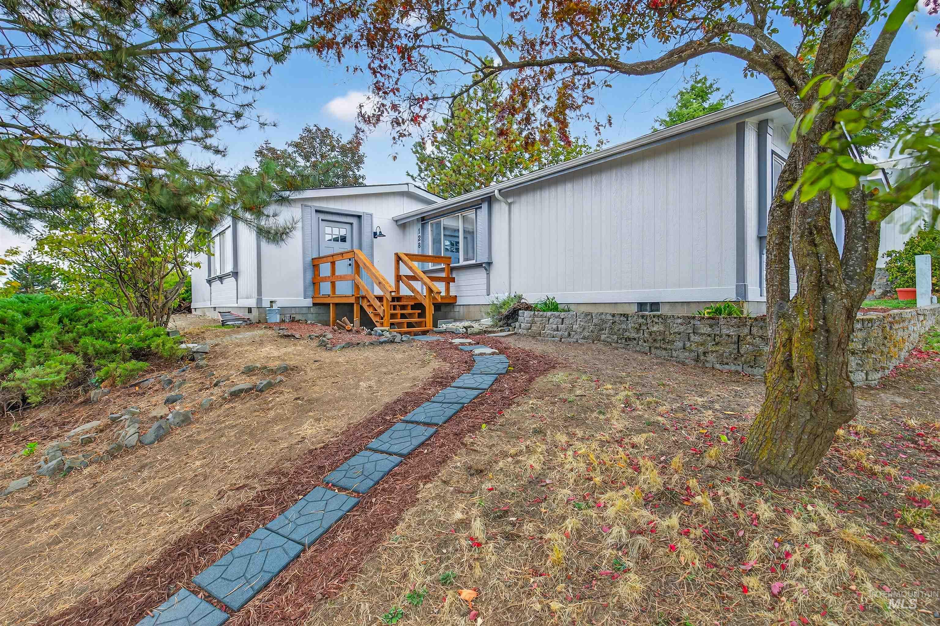 128 E Persimmon St, Genesee, Idaho 83832, 3 Bedrooms, 2 Bathrooms, Residential For Sale, Price $419,000, 98964585