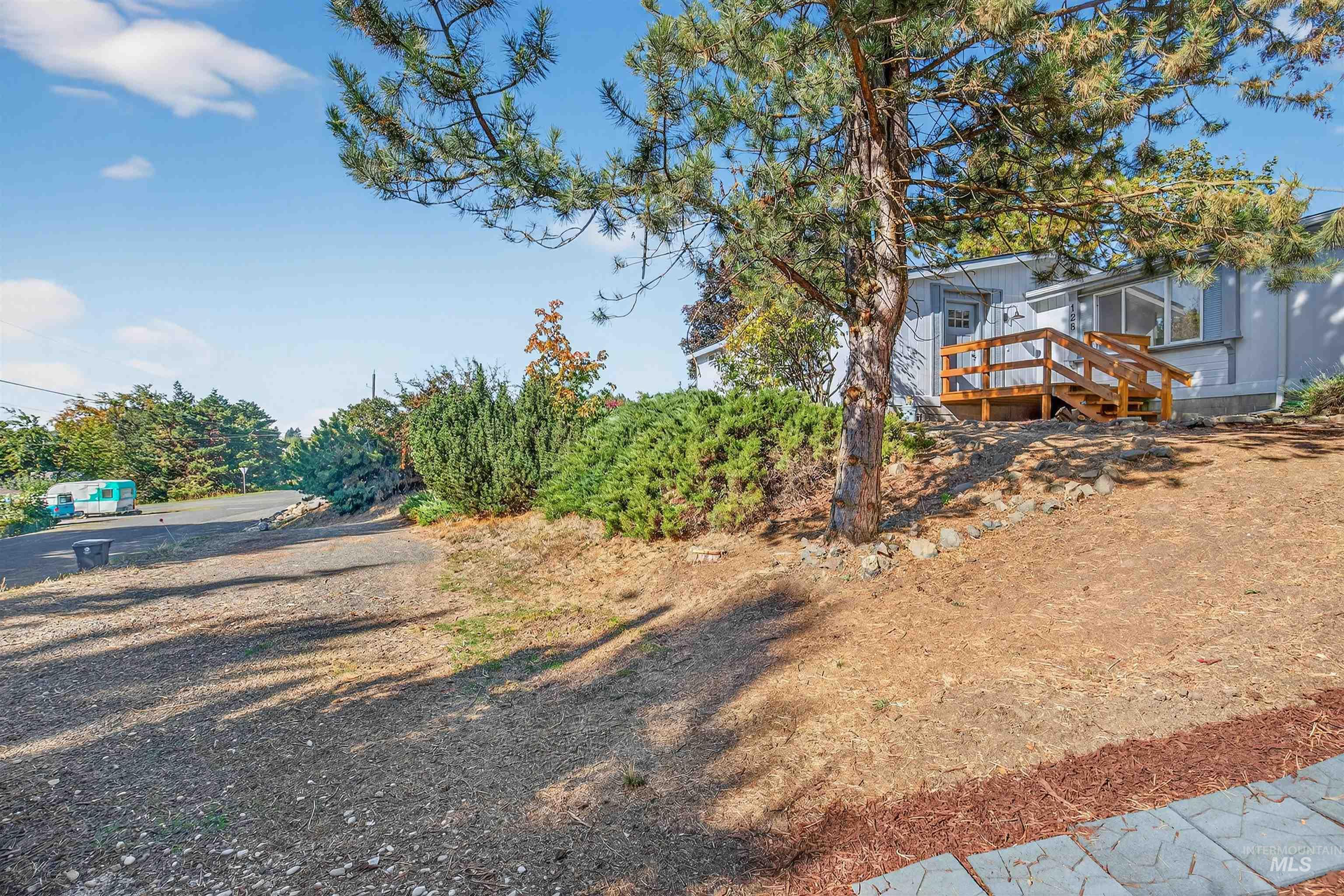 128 E Persimmon St, Genesee, Idaho 83832, 3 Bedrooms, 2 Bathrooms, Residential For Sale, Price $419,000, 98964585