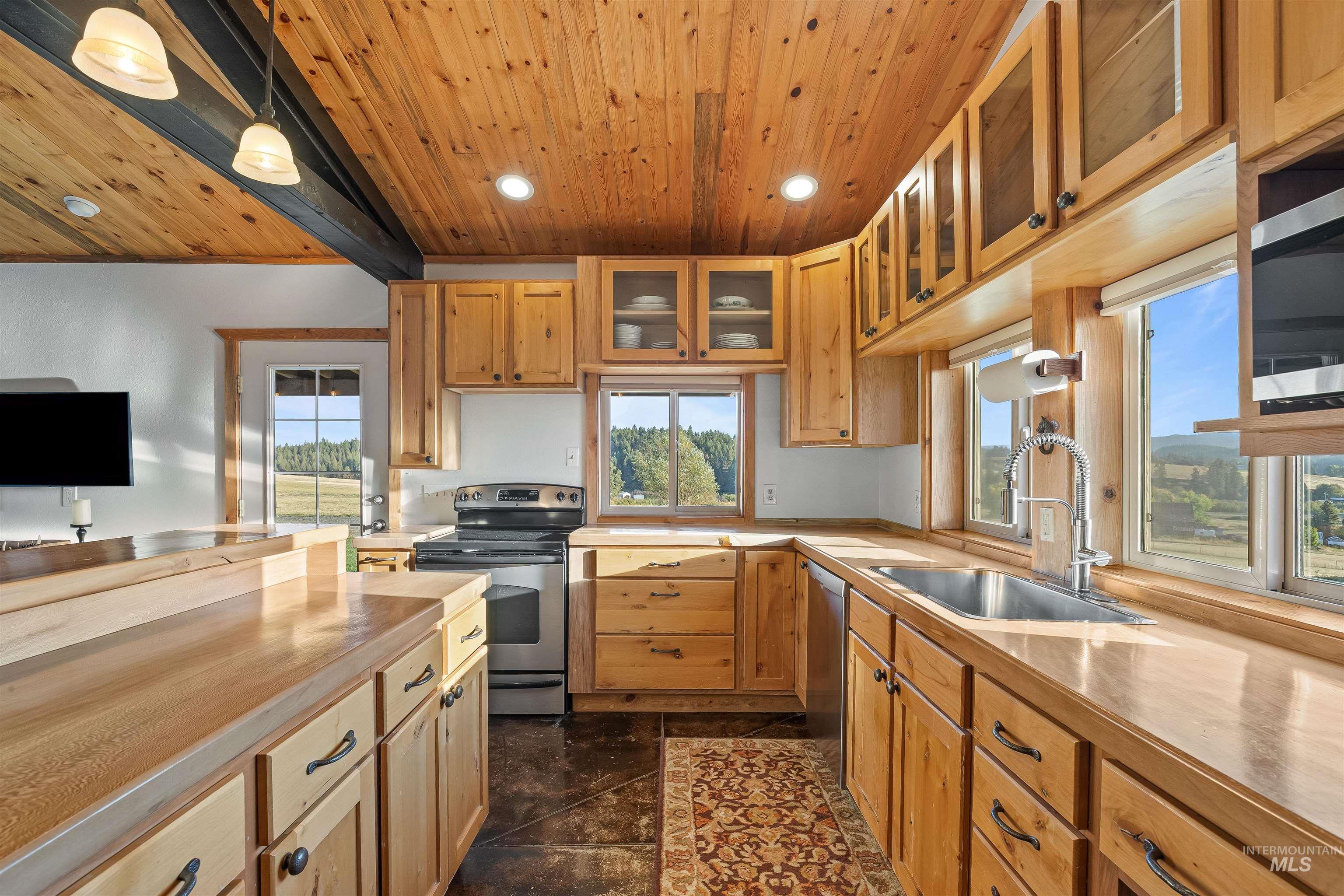 1028 Gold Hill Rd, Princeton, Idaho 83857, 3 Bedrooms, 2 Bathrooms, Residential For Sale, Price $678,000, 98964590