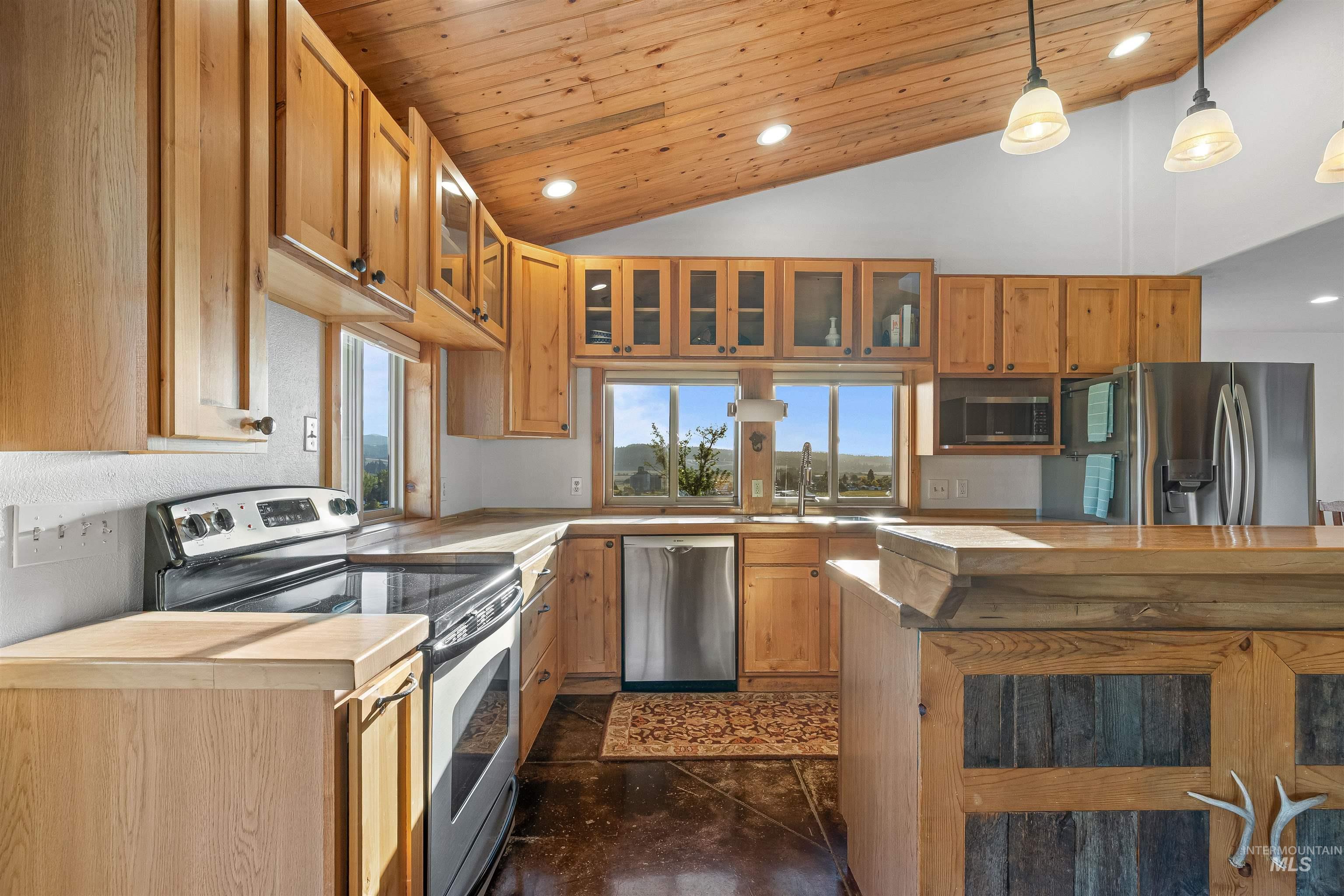 1028 Gold Hill Rd, Princeton, Idaho 83857, 3 Bedrooms, 2 Bathrooms, Residential For Sale, Price $678,000, 98964590