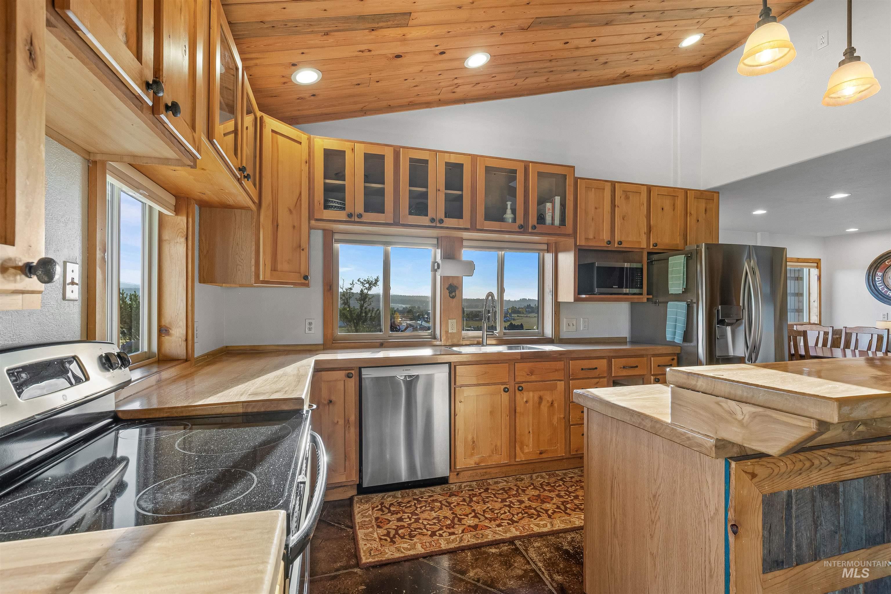 1028 Gold Hill Rd, Princeton, Idaho 83857, 3 Bedrooms, 2 Bathrooms, Residential For Sale, Price $678,000, 98964590