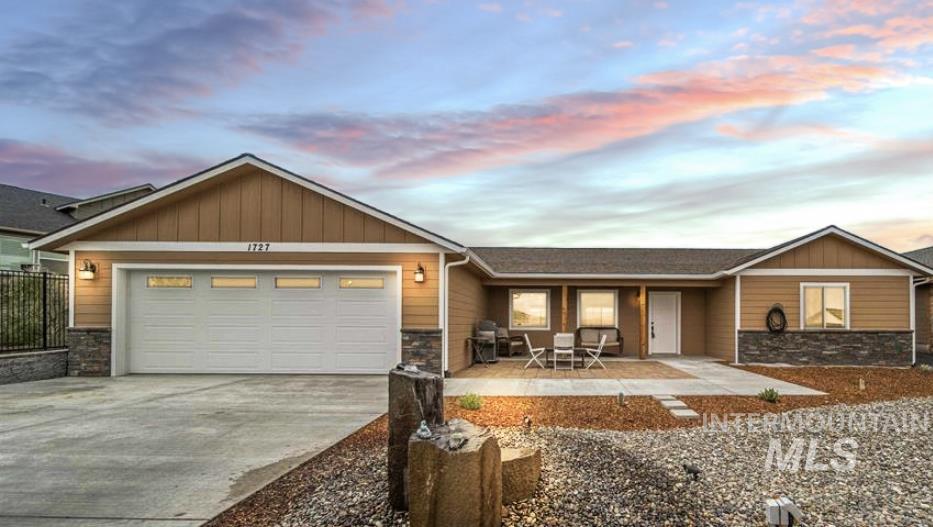 1727 Canyon Crest Way, Lewiston, Idaho 83501, 3 Bedrooms, 2 Bathrooms, Residential For Sale, Price $525,000, 98964597