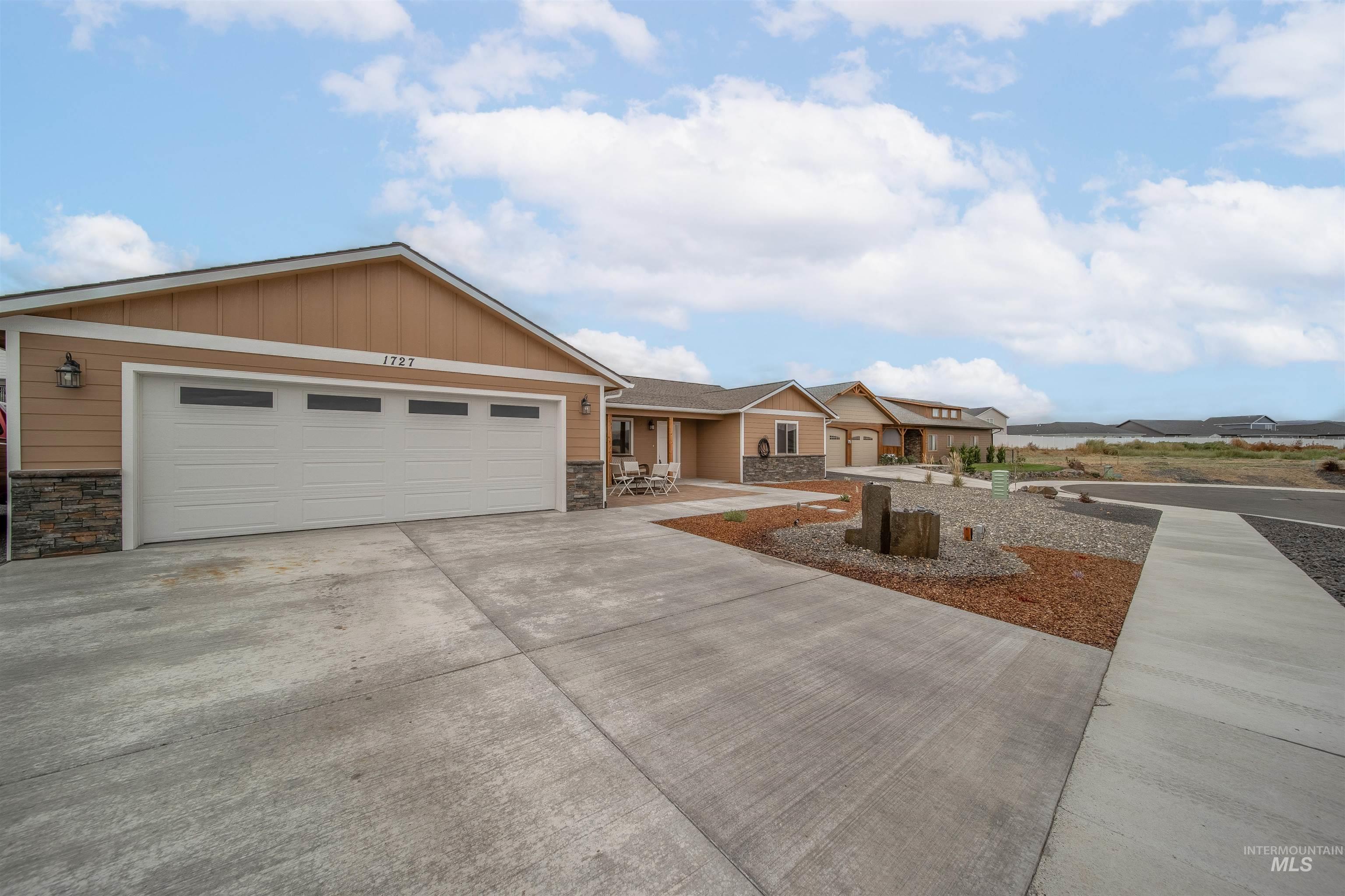 1727 Canyon Crest Way, Lewiston, Idaho 83501, 3 Bedrooms, 2 Bathrooms, Residential For Sale, Price $525,000, 98964597