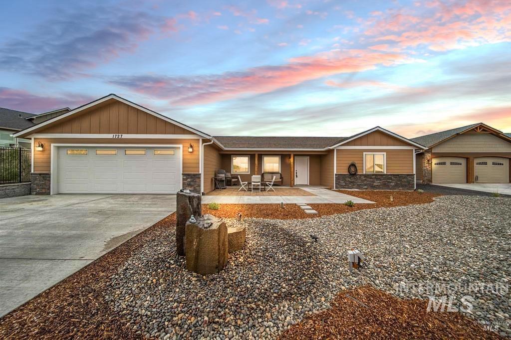 1727 Canyon Crest Way, Lewiston, Idaho 83501, 3 Bedrooms, 2 Bathrooms, Residential For Sale, Price $525,000, 98964597