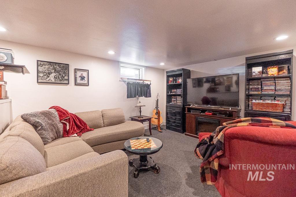 702 S Opal St, Boise, Idaho 83705, 3 Bedrooms, 2 Bathrooms, Residential For Sale, Price $549,888, 98964621