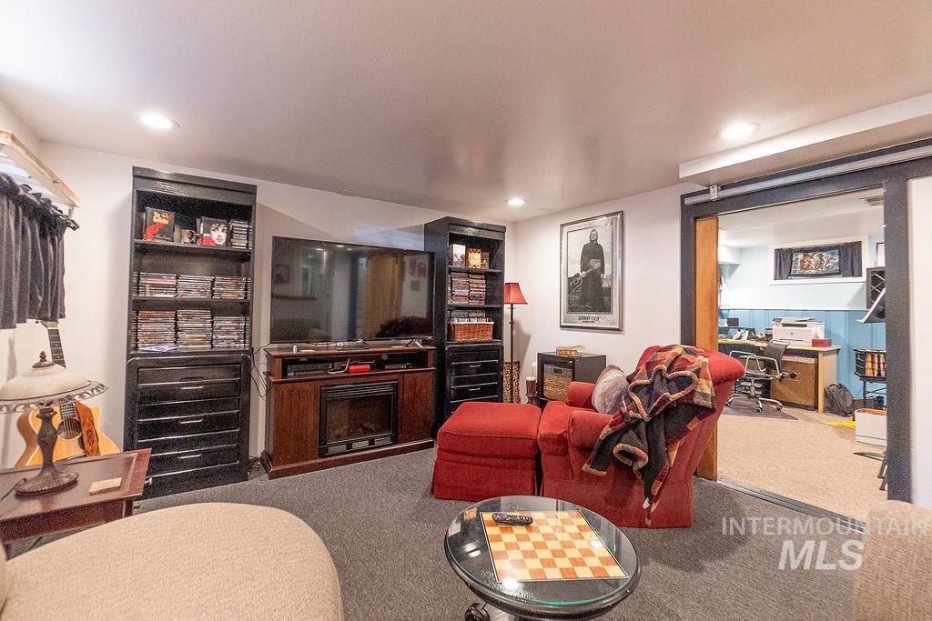702 S Opal St, Boise, Idaho 83705, 3 Bedrooms, 2 Bathrooms, Residential For Sale, Price $549,888, 98964621