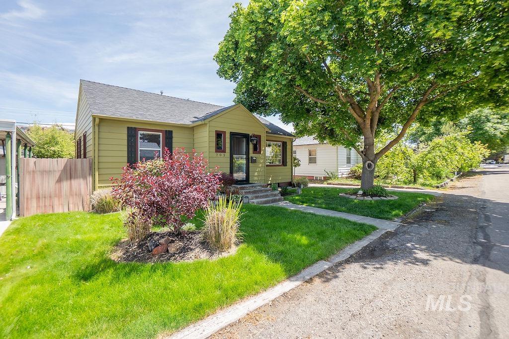 702 S Opal St, Boise, Idaho 83705, 3 Bedrooms, 2 Bathrooms, Residential For Sale, Price $549,888, 98964621