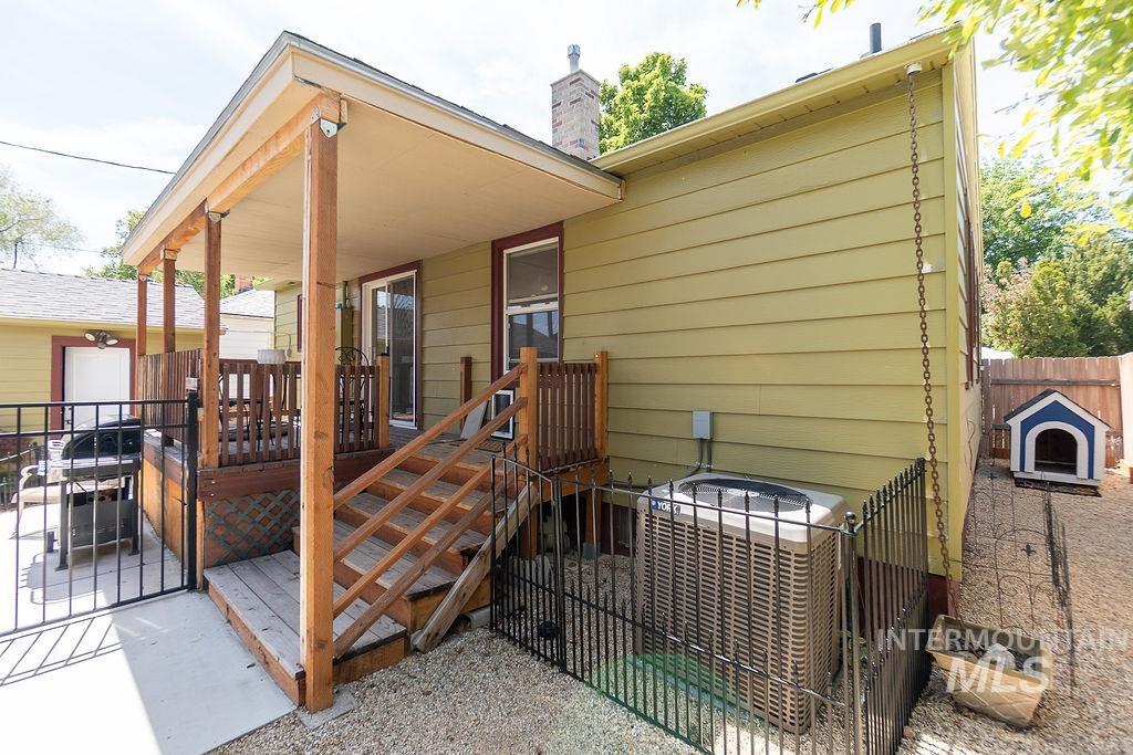 702 S Opal St, Boise, Idaho 83705, 3 Bedrooms, 2 Bathrooms, Residential For Sale, Price $549,888, 98964621
