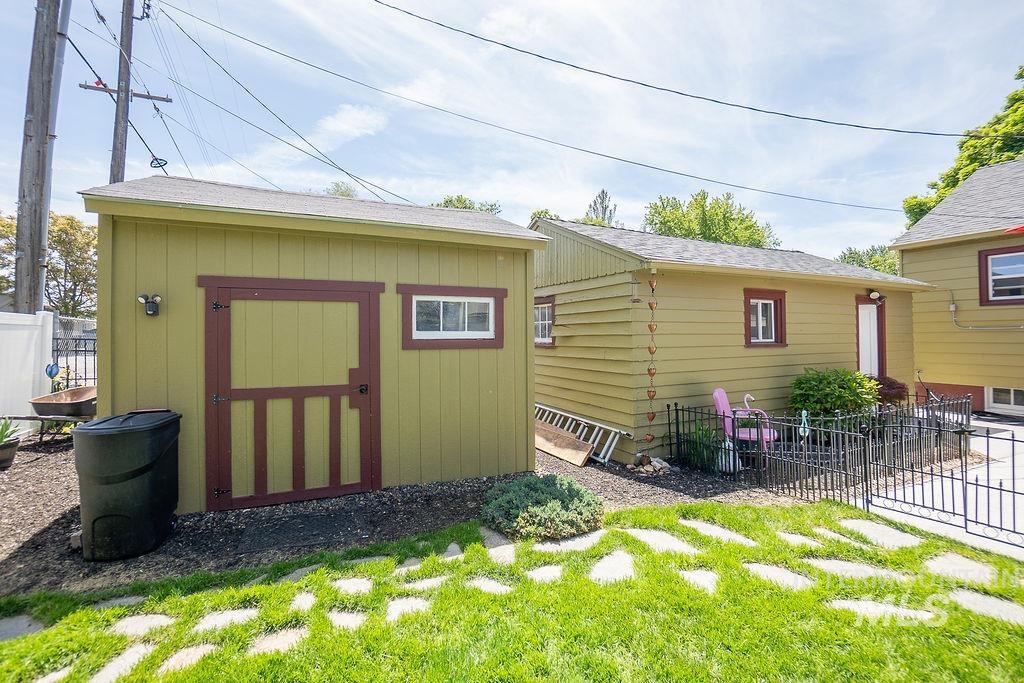 702 S Opal St, Boise, Idaho 83705, 3 Bedrooms, 2 Bathrooms, Residential For Sale, Price $549,888, 98964621