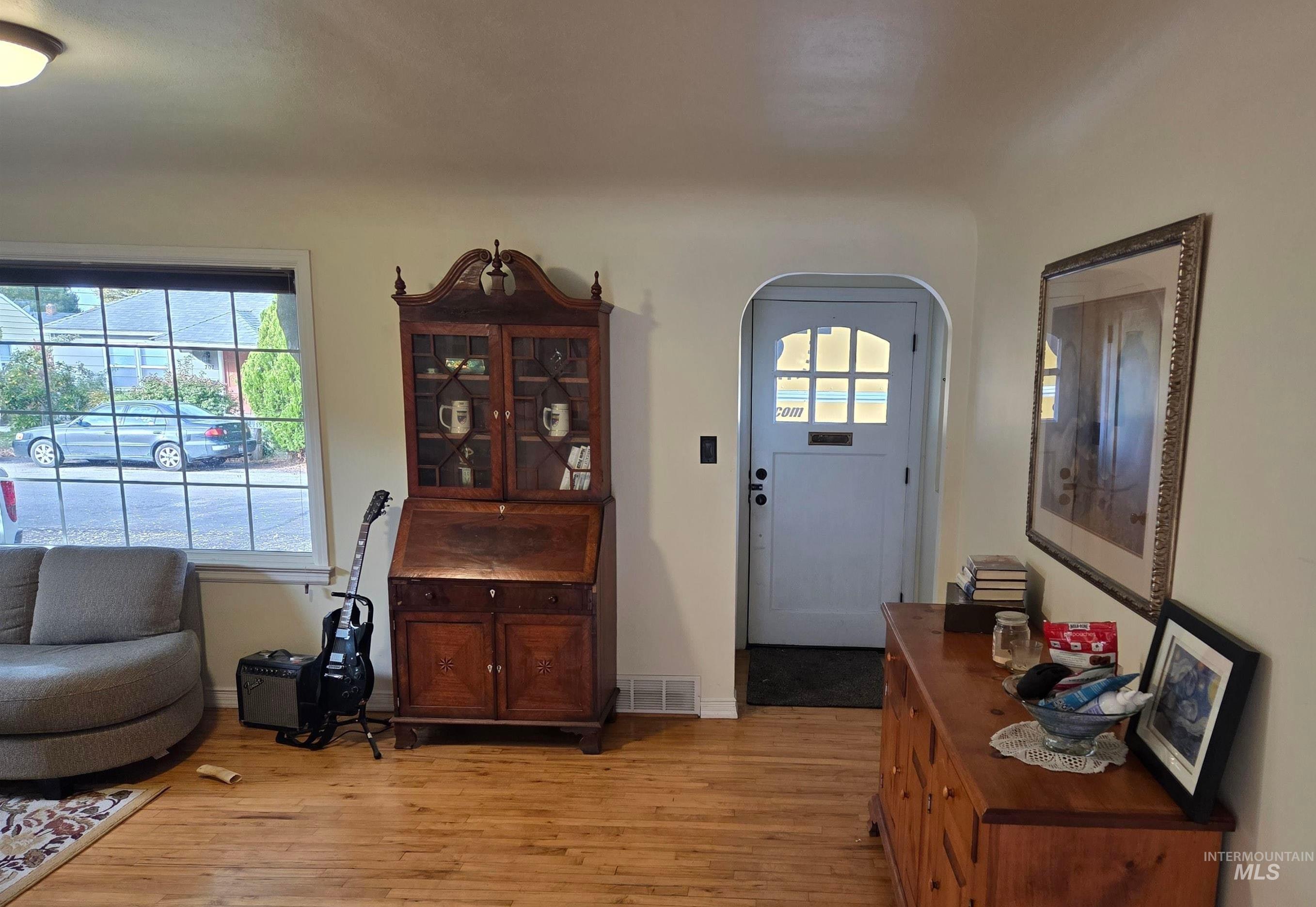 702 S Opal St, Boise, Idaho 83705, 3 Bedrooms, 2 Bathrooms, Residential For Sale, Price $549,888, 98964621