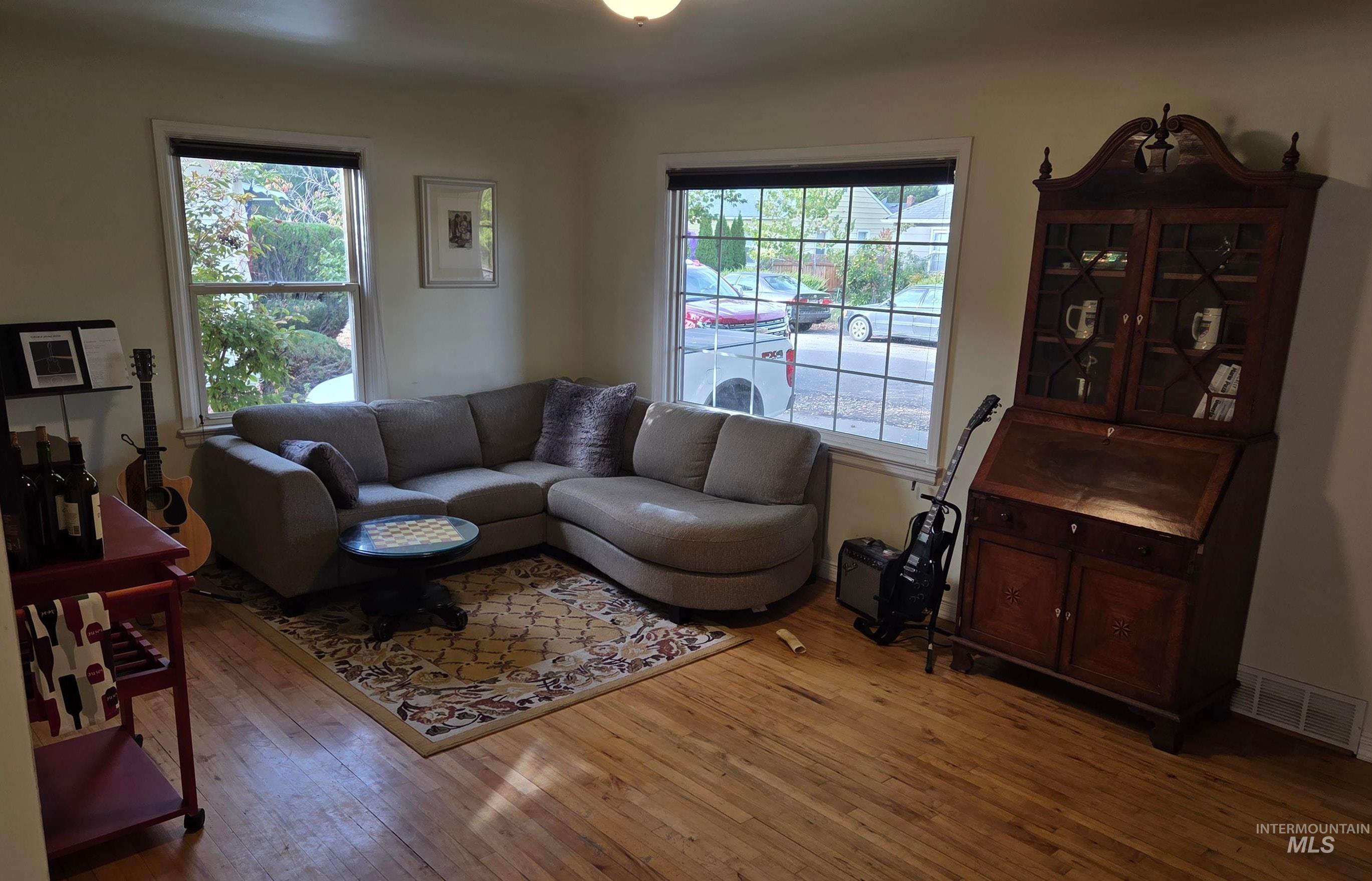 702 S Opal St, Boise, Idaho 83705, 3 Bedrooms, 2 Bathrooms, Residential For Sale, Price $549,888, 98964621