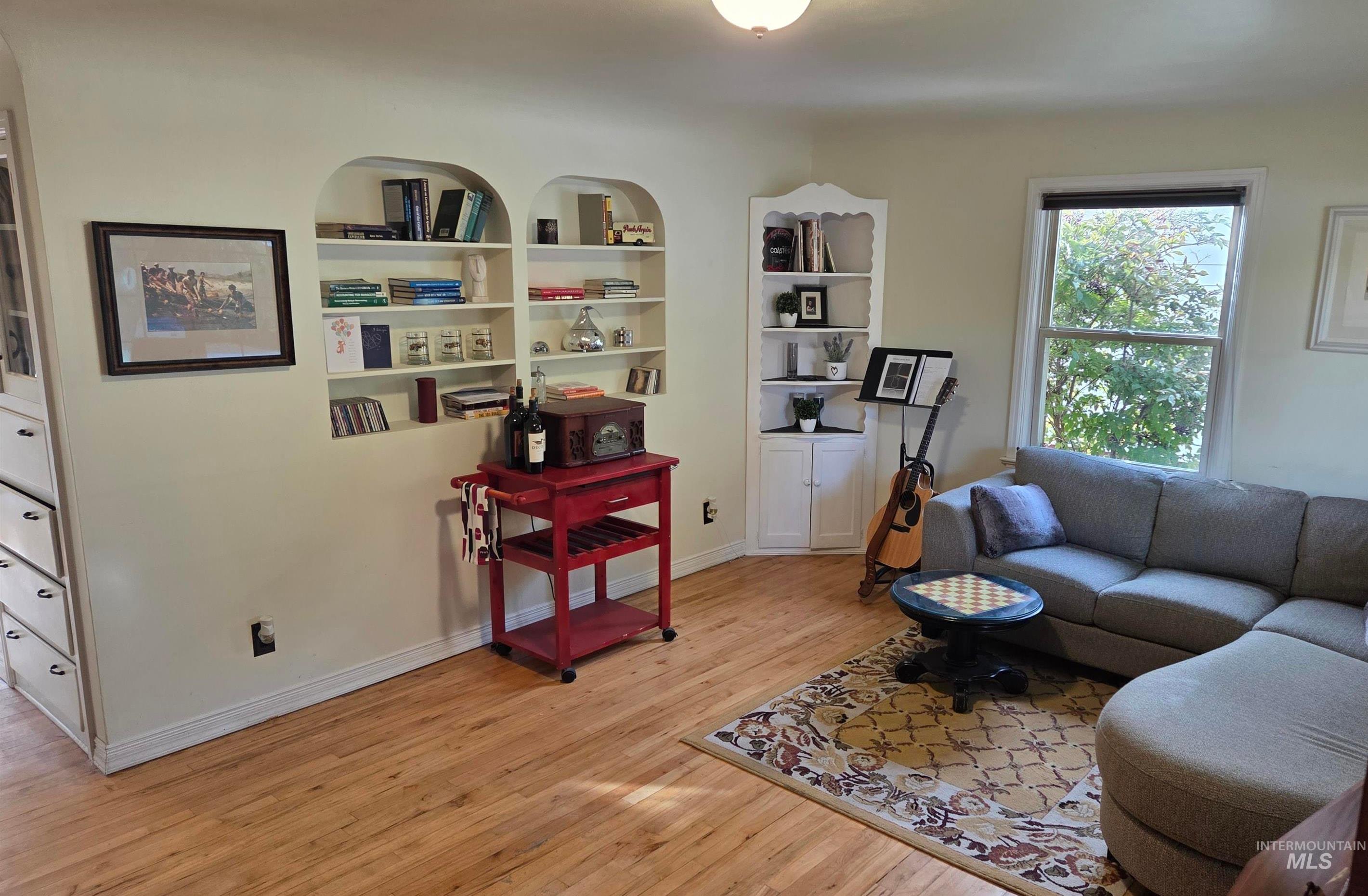 702 S Opal St, Boise, Idaho 83705, 3 Bedrooms, 2 Bathrooms, Residential For Sale, Price $549,888, 98964621