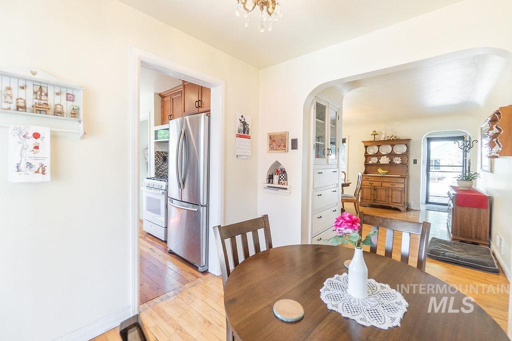 702 S Opal St, Boise, Idaho 83705, 3 Bedrooms, 2 Bathrooms, Residential For Sale, Price $549,888, 98964621
