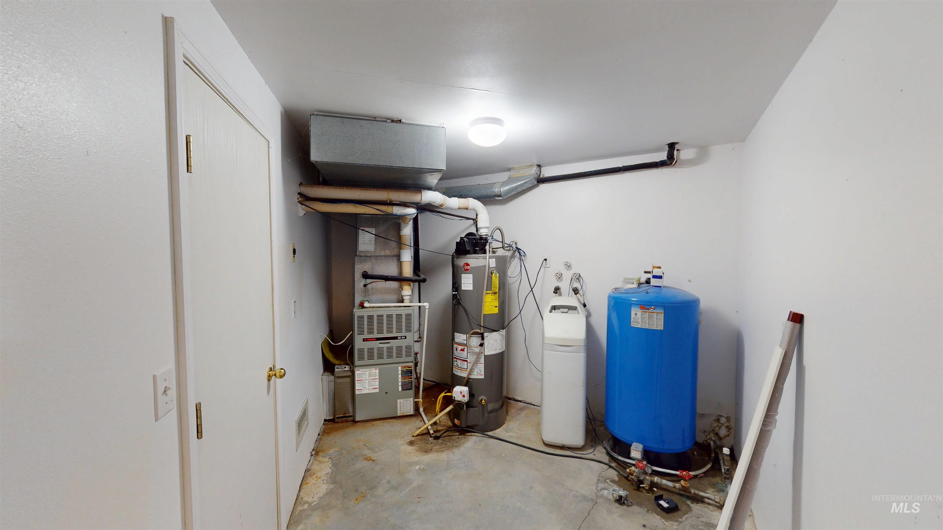 Utility room featuring water heater