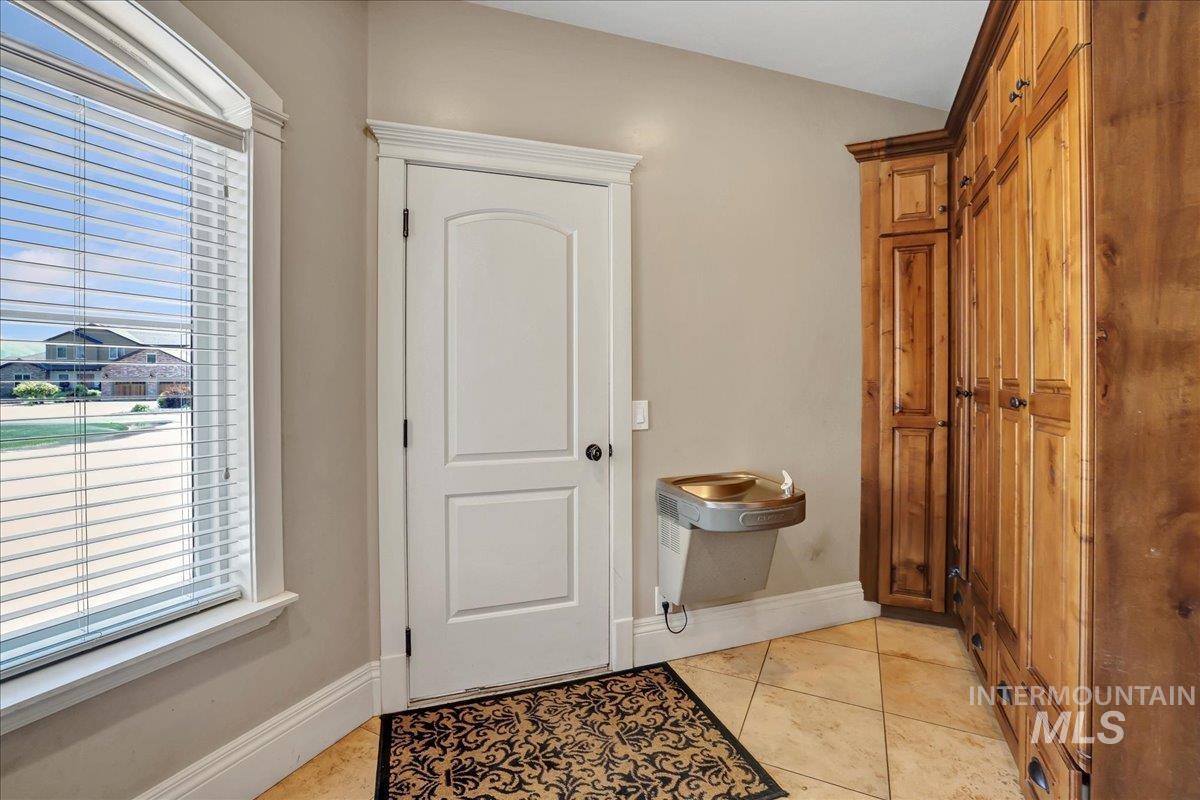 20 W 218 S, Burley, Idaho 83318-0000, 8 Bedrooms, 5 Bathrooms, Residential For Sale, Price $1,100,000, 98964633