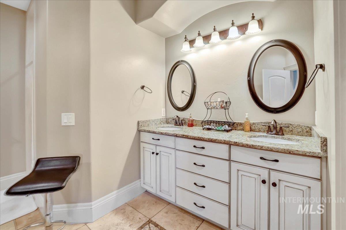20 W 218 S, Burley, Idaho 83318-0000, 8 Bedrooms, 5 Bathrooms, Residential For Sale, Price $1,100,000, 98964633